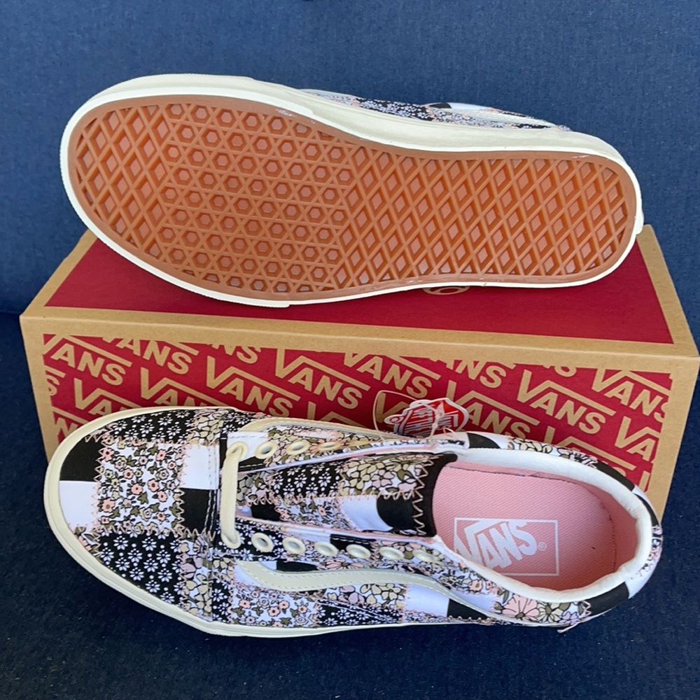 Vans Women’s Old Skool Patchwork Floral Sneakers - Picture 5 of 16